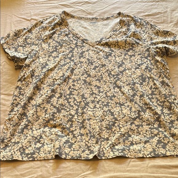 Old Navy and Sonoma T-Shirt Bundle - Picture 4 of 6